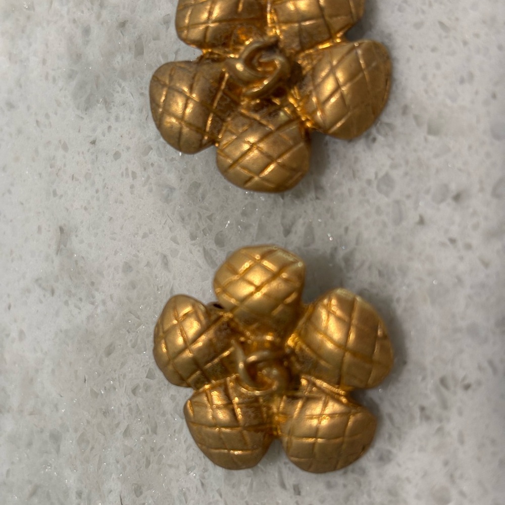 CHANEL Vintage Gold Plated Quilted Camellia Earrings with COA 3/4x3/4 - Picture 4 of 9